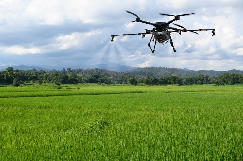 90360[fpdl.in]_agriculture-drone-farming-fly-spray-fertilizer-rice-fields-industrial-agriculture-smart-farming-drone-technology_1962-2030_medium.jpg